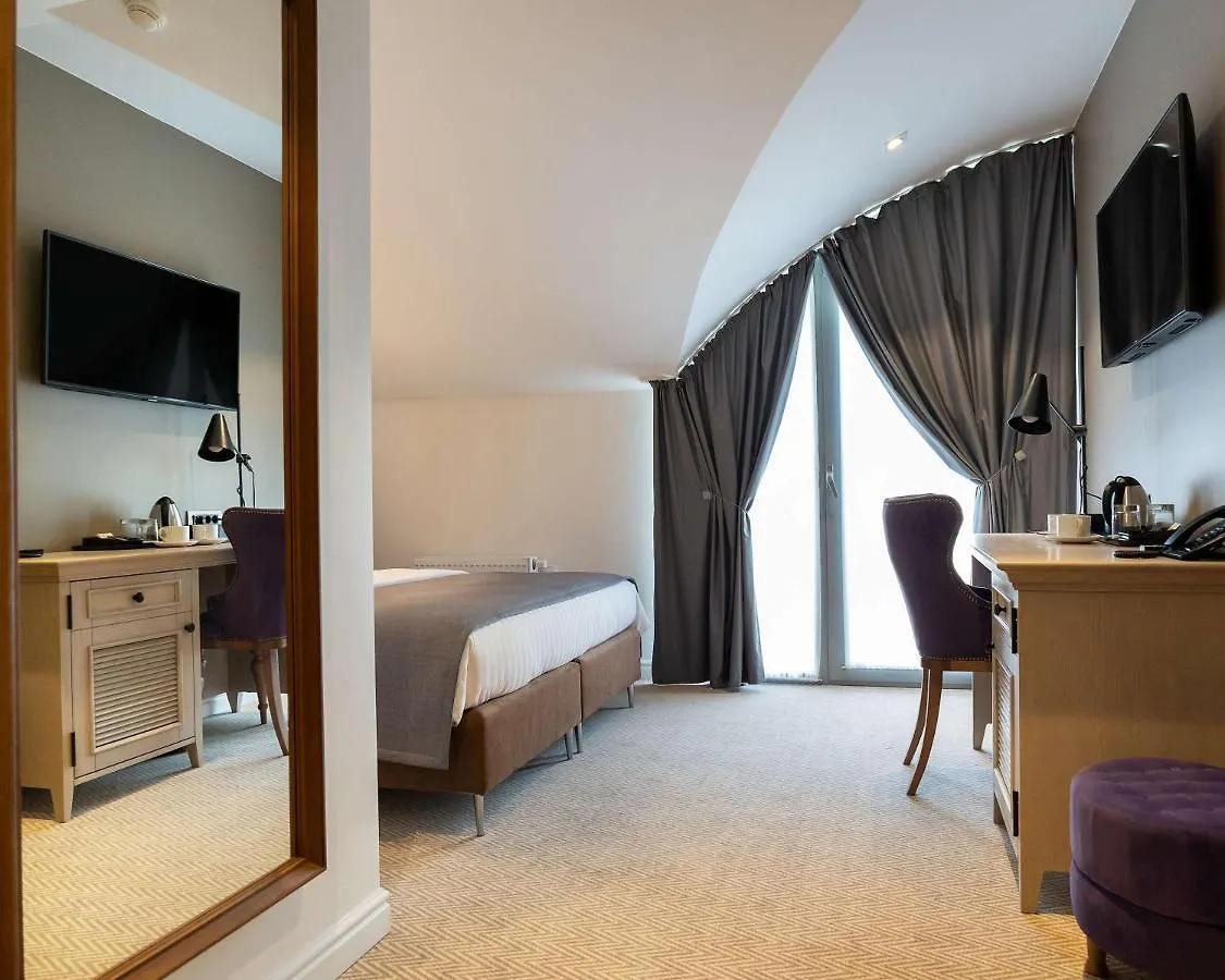 Best Western Plus Market Square Λβιβ 4*,